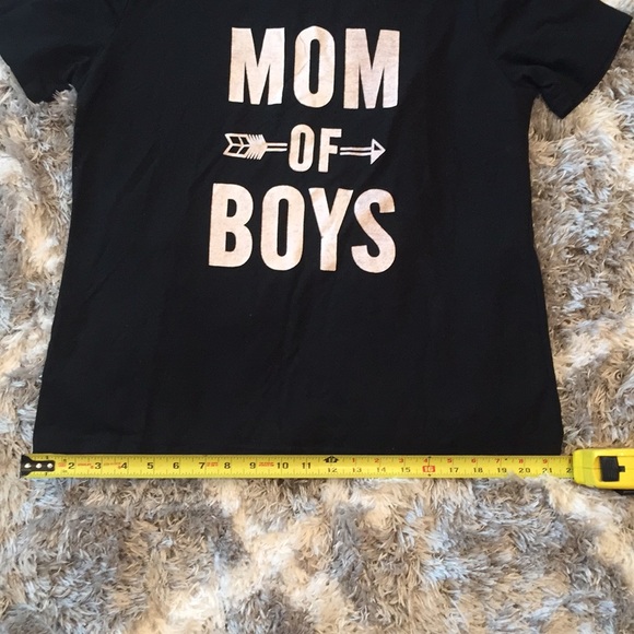 ❤️BRAND NEW❤️ MOM OF BOYS t-shirt - Picture 6 of 6